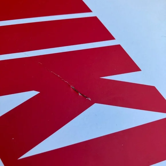 Nike Air Jordan 1 Retro High OG in White and Red - Picture 2 of 12